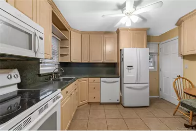 3 Cheshire Road, Bethpage, NY 11714 - Photo 8