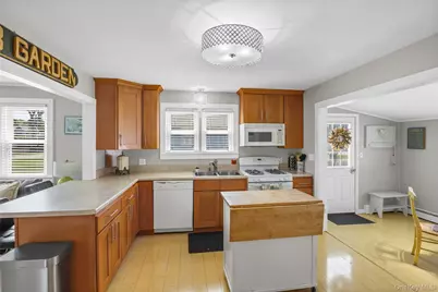 83 Beach Road, Aquebogue, NY 11901 - Photo 12