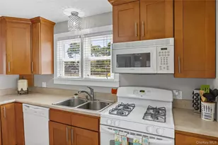 83 Beach Rd, Aquebogue, NY 11901 - Photo 10