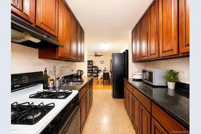 60-11 Broadway #5T, Woodside, NY 11377 - Photo 8