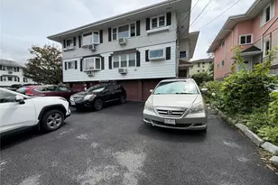 3 Ann Marie Pl, Yonkers, NY 10704 - Photo 2