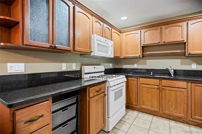 1075 Savoy Drive, Melville, NY 11747 - Photo 16