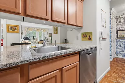 206 Sutton Drive, Mount Kisco, NY 10549 - Photo 6