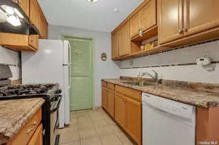 837 Blue Ridge Dr, Medford, NY 11763 - Photo 4