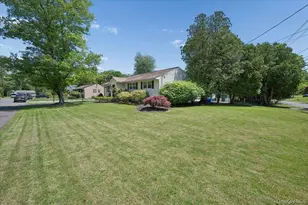 2 Debra Lee Ct, West Nyack, NY 10994 - Photo 2