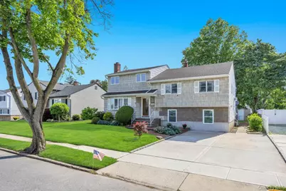 11 Edgewood Drive, Hicksville, NY 11801 - Photo 2
