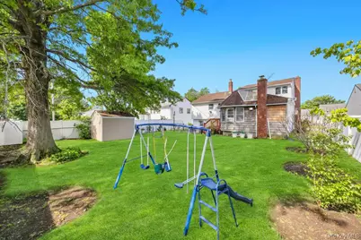 11 Edgewood Drive, Hicksville, NY 11801 - Photo 32