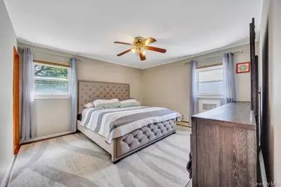 11 Edgewood Drive, Hicksville, NY 11801 - Photo 20
