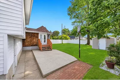 11 Edgewood Drive, Hicksville, NY 11801 - Photo 34