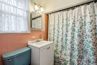 156 Greenway W, Manhasset Hills, NY 11040 - Photo 18