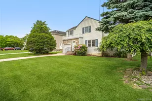 156 Greenway W, Manhasset Hills, NY 11040 - Photo 2