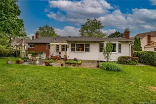 689 Bruce Dr, East Meadow, NY 11554 - Photo 30