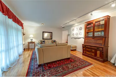 689 Bruce Drive, East Meadow, NY 11554 - Photo 4