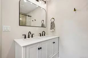 22 Shorehaven Ln, Manhasset, NY 11030 - Photo 14