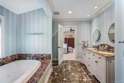 100 Elderfields Road, Manhasset, NY 11030 - Photo 18
