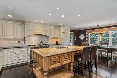 100 Elderfields Road, Manhasset, NY 11030 - Photo 10