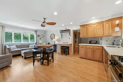 661 Shore Drive, Oakdale, NY 11769 - Photo 18