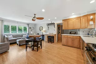 661 Shore Dr, Oakdale, NY 11769 - Photo 18