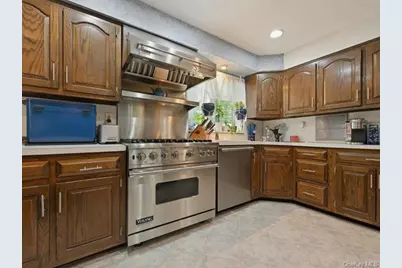 955 Bruce Drive, Wantagh, NY 11793 - Photo 6