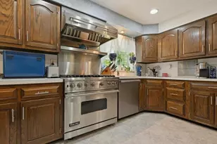 955 Bruce Dr, Wantagh, NY 11793 - Photo 6