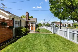 102 Garfield Pl, Massapequa, NY 11758 - Photo 26