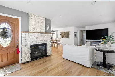 102 Garfield Place, Massapequa, NY 11758 - Photo 4