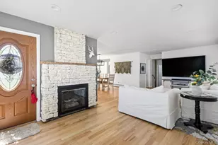 102 Garfield Pl, Massapequa, NY 11758 - Photo 4
