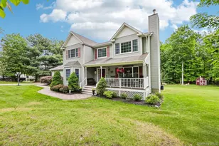 33 Sutherland Dr, Highland Mills, NY 10930 - Photo 2