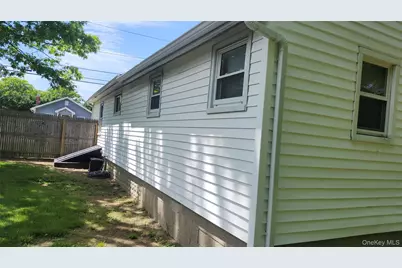 95 Pleasure Avenue, Ronkonkoma, NY 11779 - Photo 10