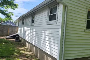 95 Pleasure Ave, Ronkonkoma, NY 11779 - Photo 10