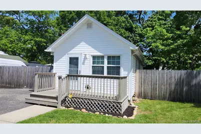 95 Pleasure Avenue, Ronkonkoma, NY 11779 - Photo 2