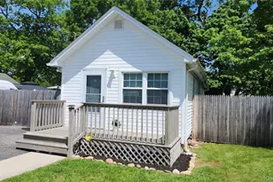 95 Pleasure Ave, Ronkonkoma, NY 11779 - Photo 2