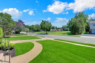 33 Brook Path, Plainview, NY 11803 - Photo 20