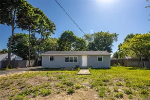 547 Taylor Ave, Patchogue, NY 11772 - Photo 2