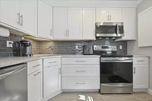 13 Grove Ln, Levittown, NY 11756 - Photo 14