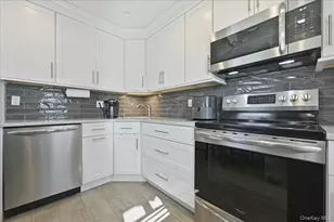 13 Grove Ln, Levittown, NY 11756 - Photo 12