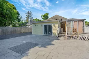 119 N 1st Ave, Bay Shore, NY 11706 - Photo 8