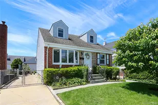 251 Mckinley Pkwy, Mineola, NY 11501 - Photo 2