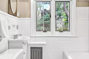 10 Crescent Rd, Port Washington, NY 11050 - Photo 16