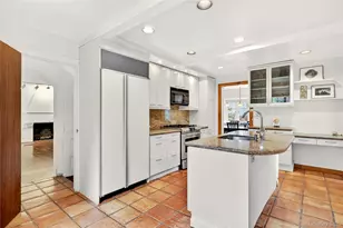 10 Crescent Rd, Port Washington, NY 11050 - Photo 12