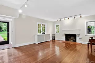 10 Crescent Rd, Port Washington, NY 11050 - Photo 2