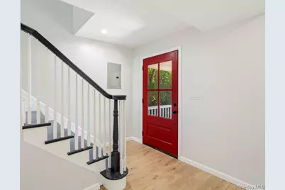 17 Tatterson Street, Roslyn, NY 11576 - Photo 2