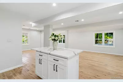 17 Tatterson Street, Roslyn, NY 11576 - Photo 8