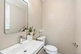 17 Tatterson St, Roslyn, NY 11576 - Photo 16