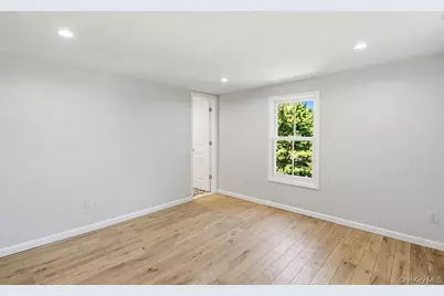 17 Tatterson Street, Roslyn, NY 11576 - Photo 20