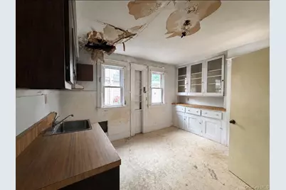 21 Parkwood Boulevard, Poughkeepsie, NY 12603 - Photo 6