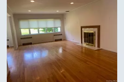 27 Martin Court, Great Neck, NY 11024 - Photo 4