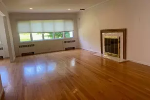 27 Martin Ct, Great Neck, NY 11024 - Photo 4