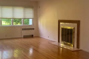27 Martin Ct, Great Neck, NY 11024 - Photo 2