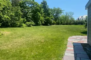 27 Martin Ct, Great Neck, NY 11024 - Photo 20